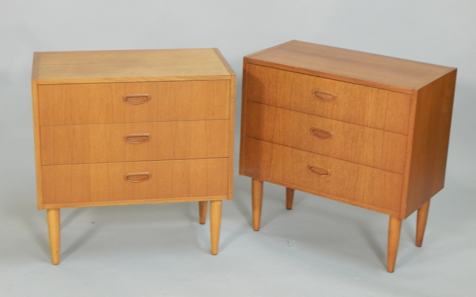 Appraisal: A pair of teak veneered retro style bedside cabinets each