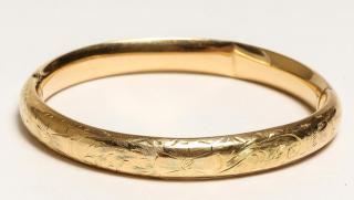 Appraisal: Incised K Gold Hinged Bangle Bracelet Incised with flowers marked