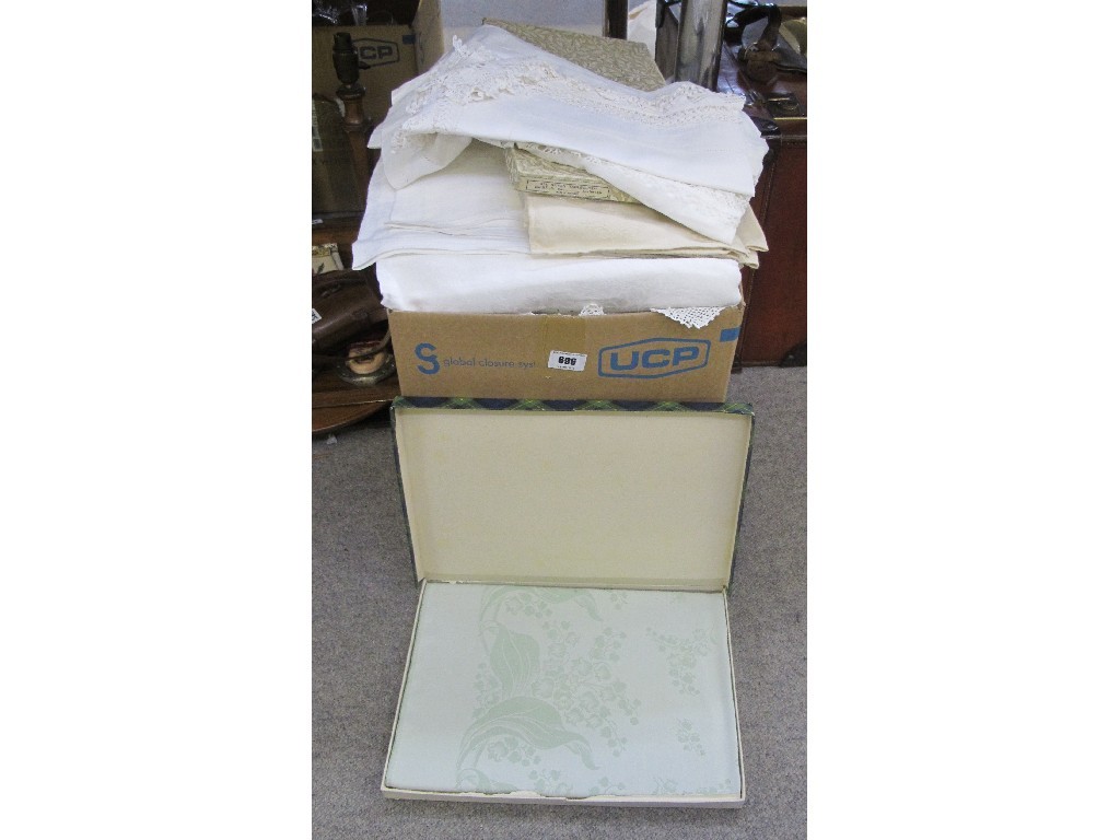 Appraisal: Box of linen