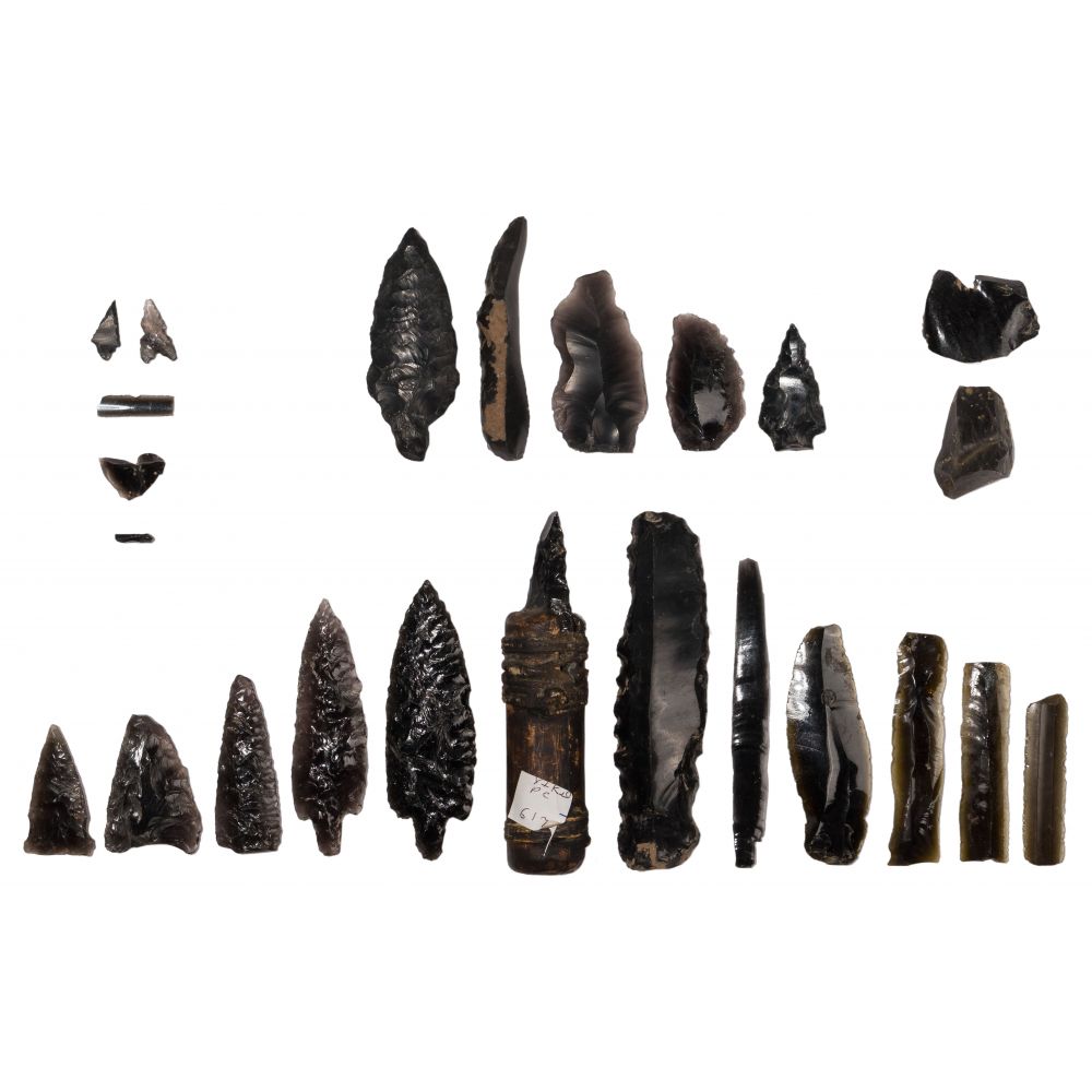 Appraisal: PRE-COLUMBIAN BLACK OBSIDIAN ASSORTMENT items including arrowheads bird points and