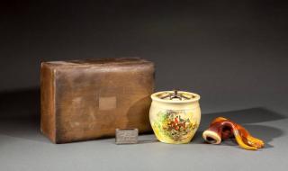 Appraisal: Tobacco Items humidor measures in wideA ceramic-lined wooden humidor made