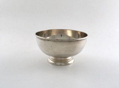 Appraisal: An Edwardian silver bowl of plain circular form on a