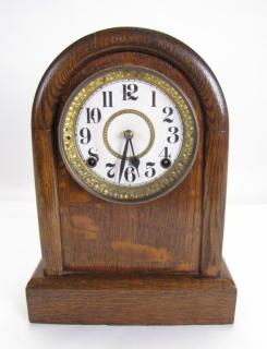 Appraisal: Description Vintage Seth Thomas Arch Top Shelf Clock oak case