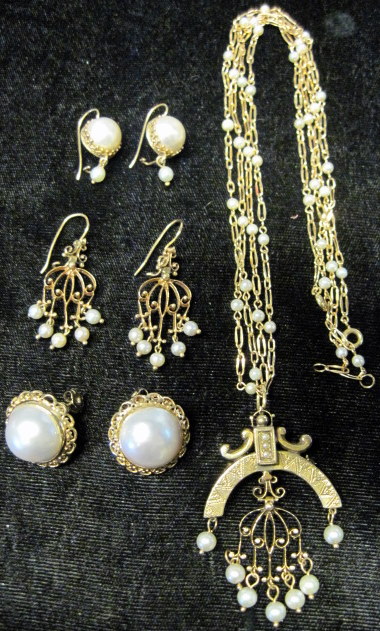 Appraisal: Group of karat yellow gold and pearl jewelryIncluding two pairs