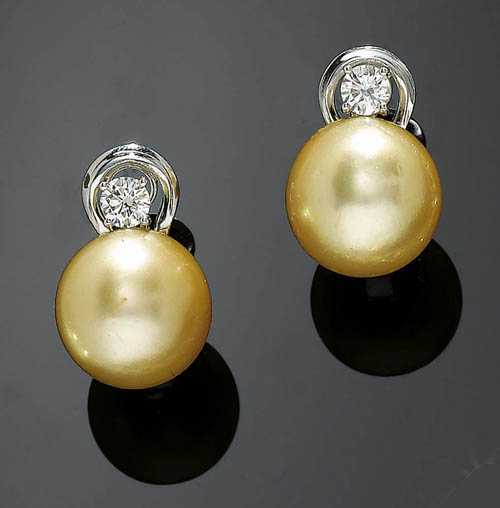 Appraisal: PEARL AND BRILLIANT-CUT DIAMOND CLIP EARRINGS White gold Classic clip