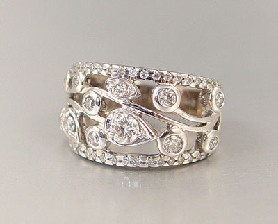 Appraisal: K WHITE GOLD DIAMOND RING K white gold ring contains