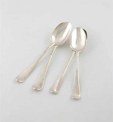 Appraisal: A George I silver Hanoverian rat-tail pattern table spoon by