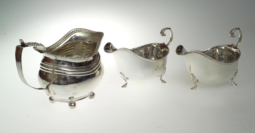 Appraisal: PAIR OF GEORGE V SILVER SAUCE BOATS BIRMINGHAM of oval