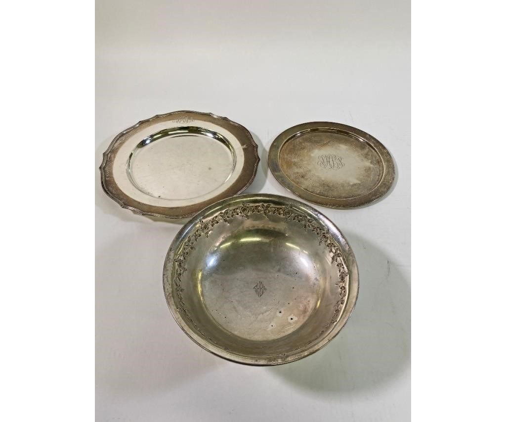 Appraisal: Sterling silver plate dia together with a smaller plate and