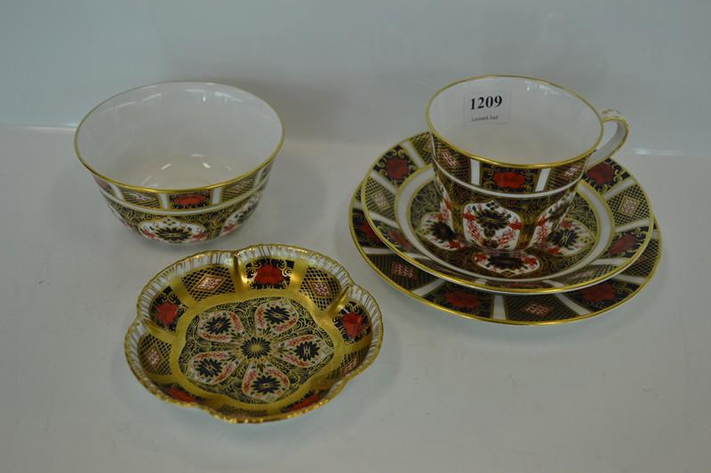 Appraisal: COLLECTION OF ROYAL CROWN DERBY IMARI PIECES INCL TRIO DISH