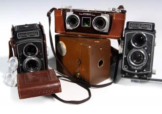 Appraisal: VINTAGE KODAK STEREO AND ROLLEICORD CAMERAS Lot includes a Kodak