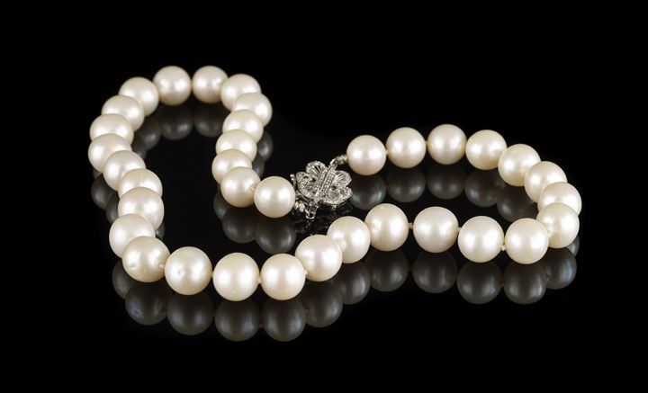 Appraisal: Lovely Strand of Slightly Graduated South Seas Pearls of near