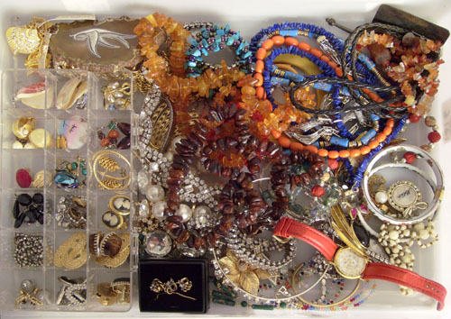 Appraisal: Large group of costume jewelry