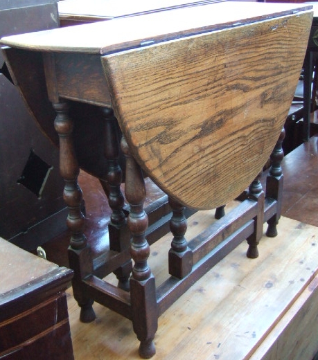 Appraisal: An oak gate-leg table of late th century design cm