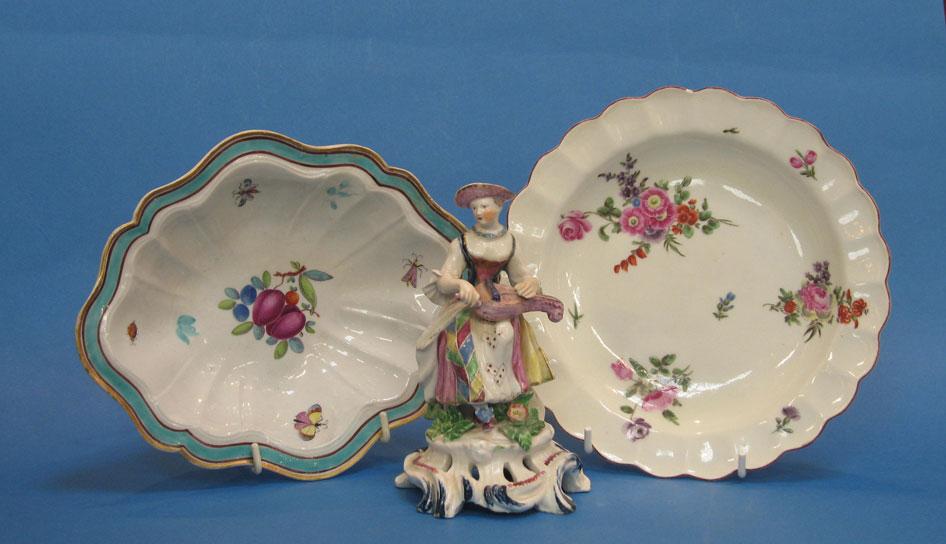 Appraisal: A FIRST PERIOD WORCESTER POLYCHROME PLATE circa - with a