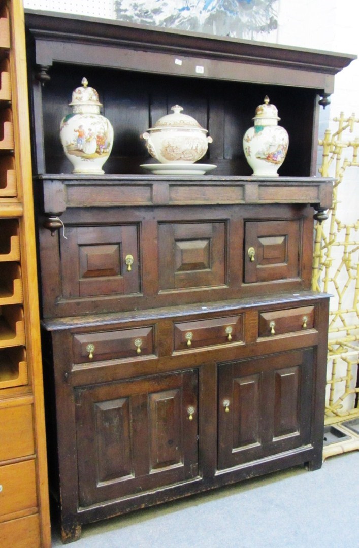 Appraisal: An early th century oak tridarn with an arrangement of