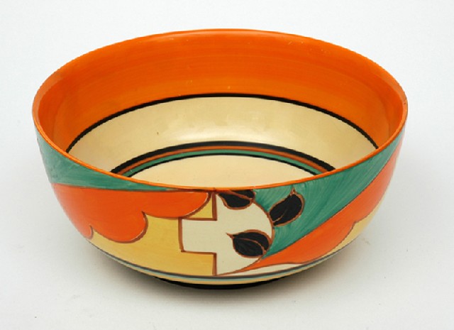 Appraisal: A CLARICE CLIFF FANTASQUE FEATHER AND LEAVES PATTERN BOWL Circa