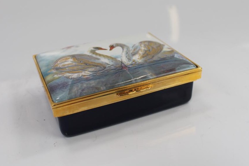 Appraisal: A Royal Crown Derby Royal Swans limited edition Halcyon Days