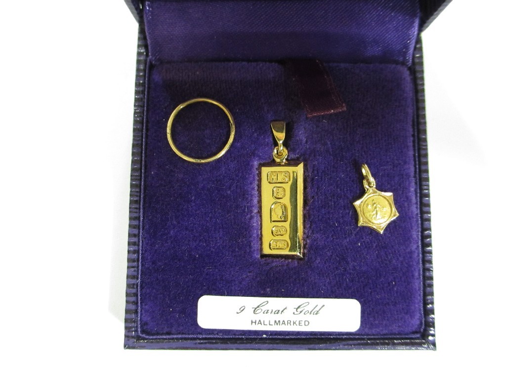 Appraisal: Lot of ct gold to include ingot earring and pendant