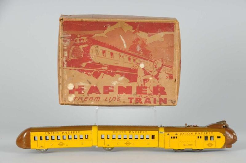 Appraisal: Hafner O-Gauge Streamline Passenger Set Description Pre-war Includes set box