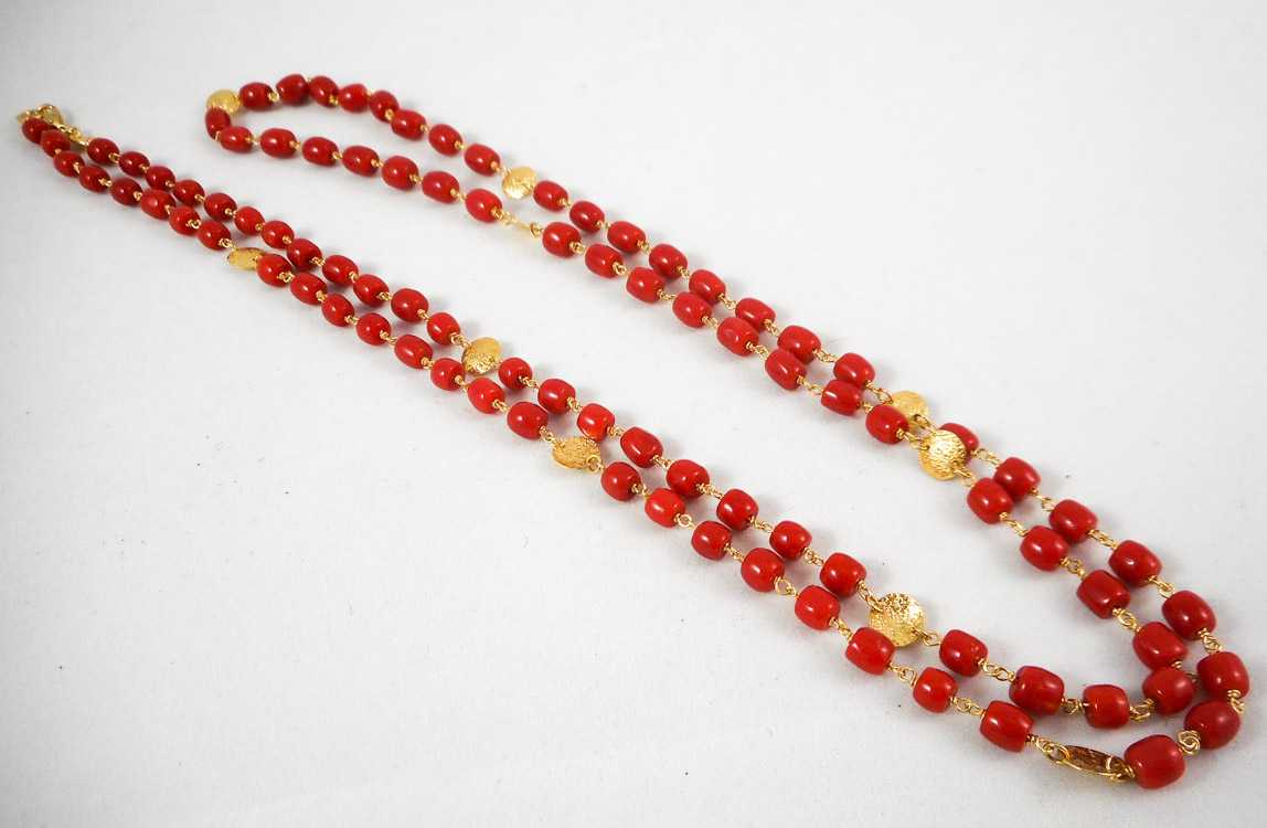 Appraisal: JAPANESE CORAL AND EIGHTEEN KARAT GOLD NECKLACE The - inch