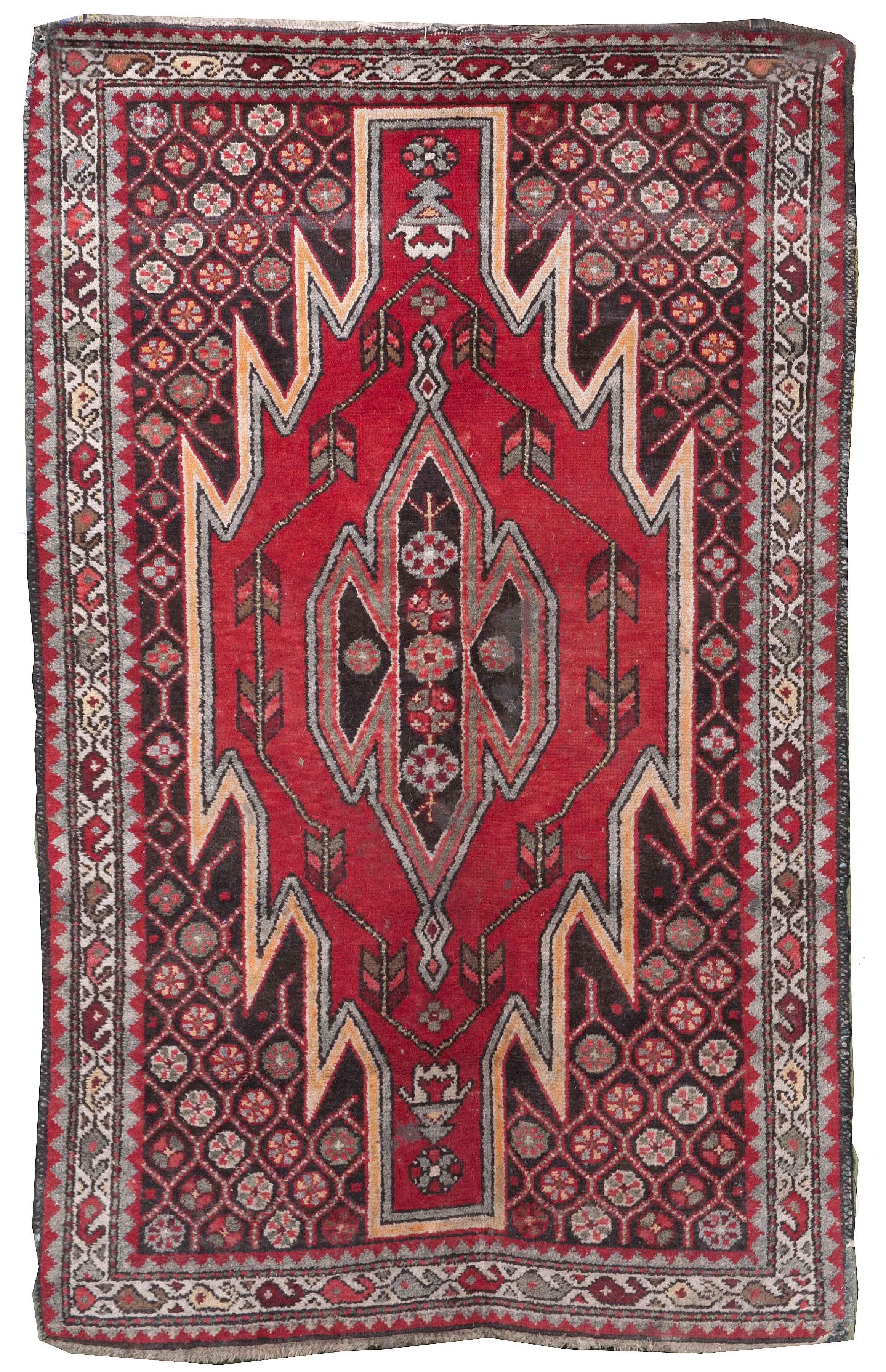 Appraisal: ORIENTAL RUG MAZLAGHAN ' x Traditional lightening bolt border of