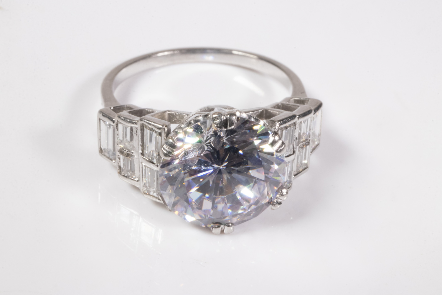 Appraisal: VINTAGE LADIES PLATINUM RING Set with a ct round faceted