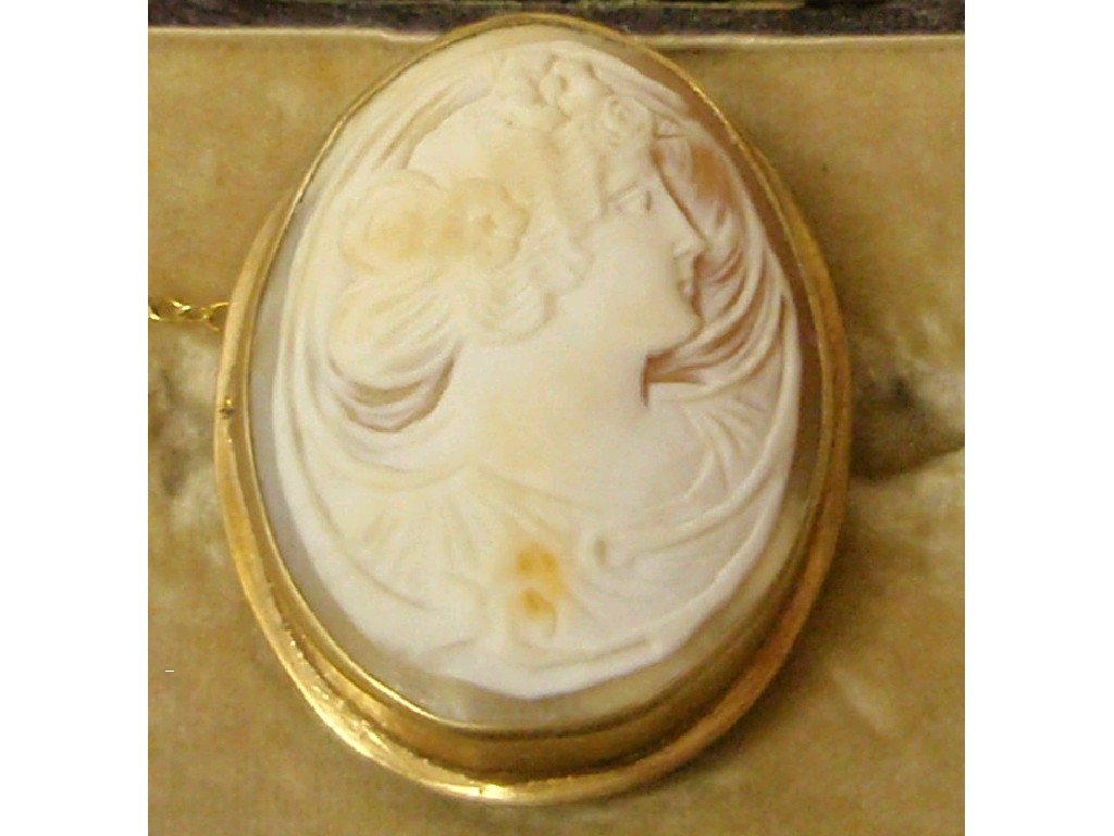 Appraisal: A Victorian carved cameo portrait brooch of a young female