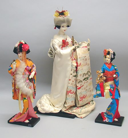 Appraisal: Lot of Japanese dolls Bride doll getting dressed She is