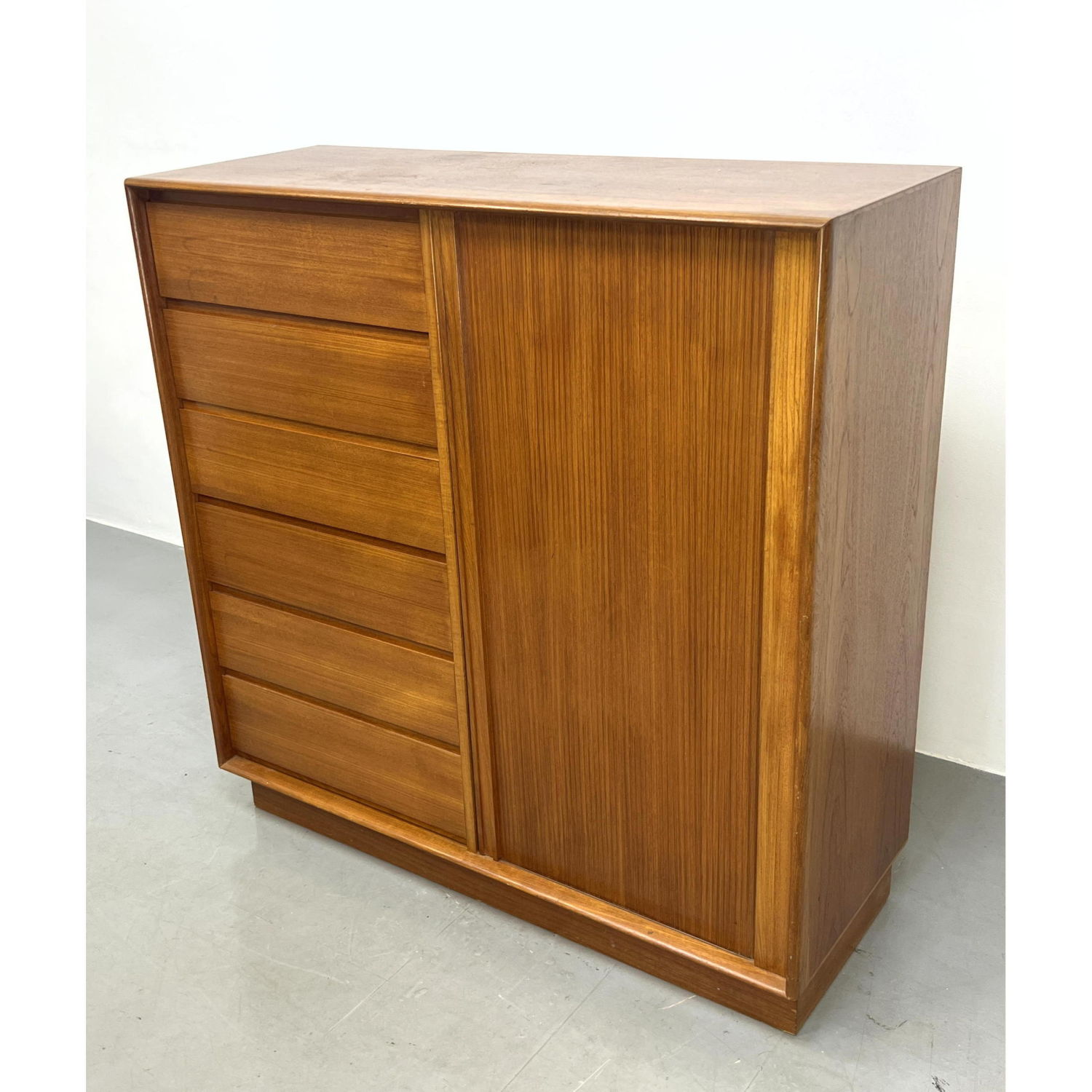 Appraisal: Danish Modern Teak Dresser Cabinet Chest of Drawers with Side