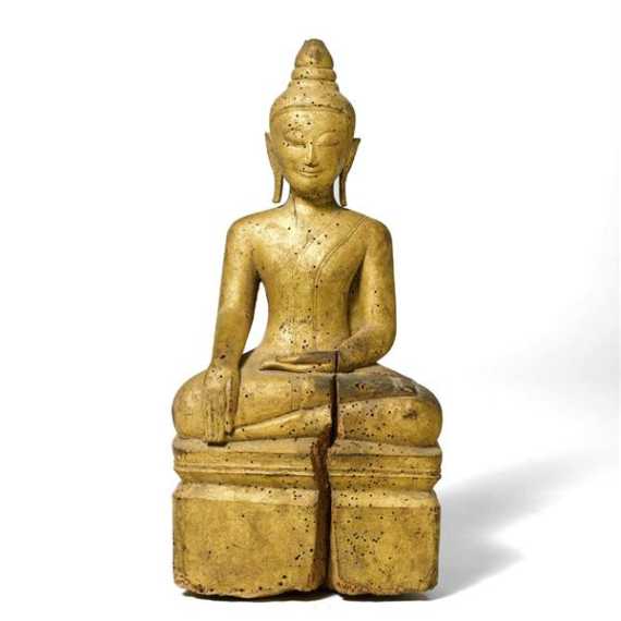 Appraisal: MATTVERGOLDETER BUDDHA Burma H cm Holz mit matter Vergoldung Milde