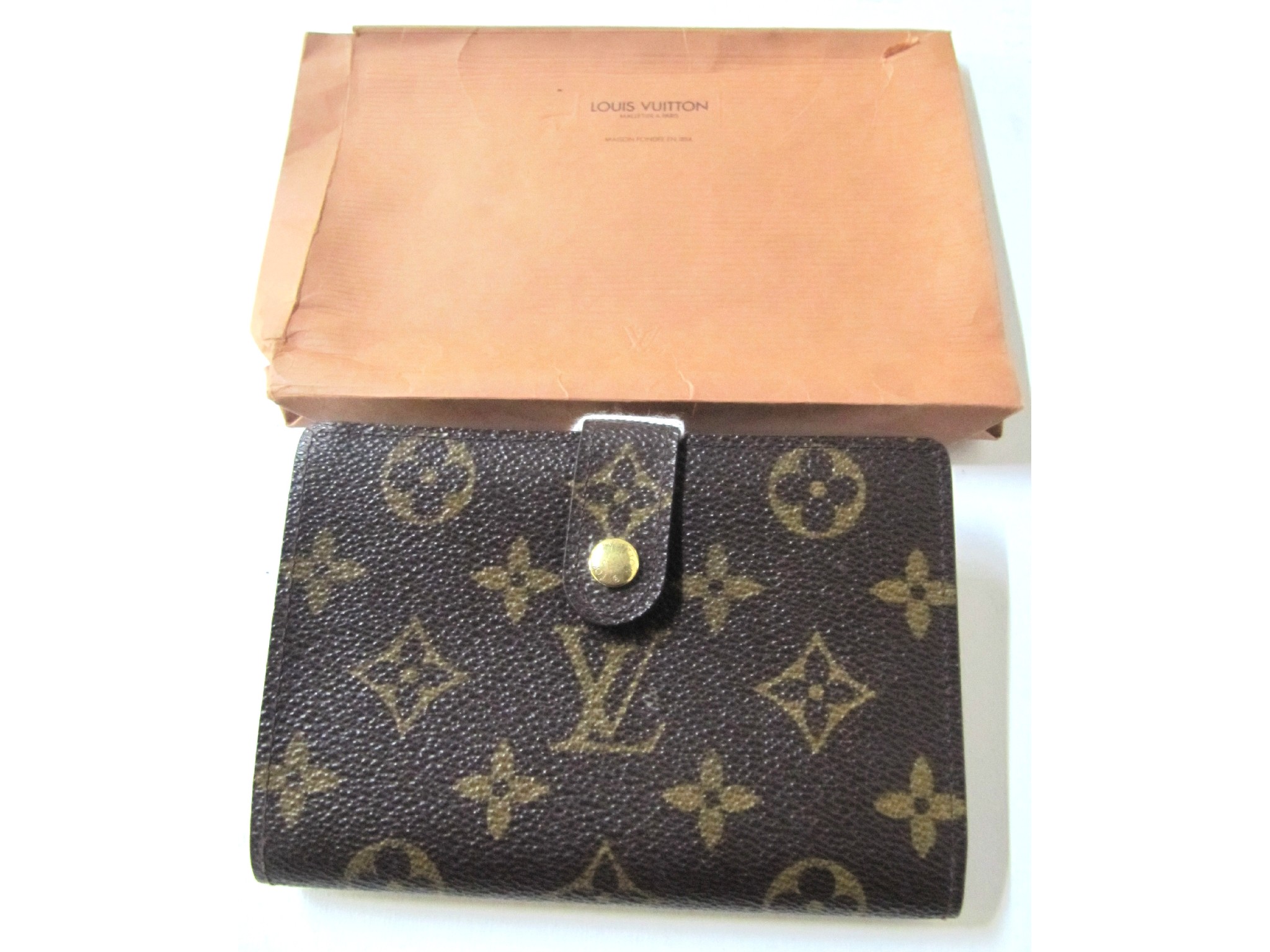 Appraisal: A Louis Vuitton purse with original outer cardboard case