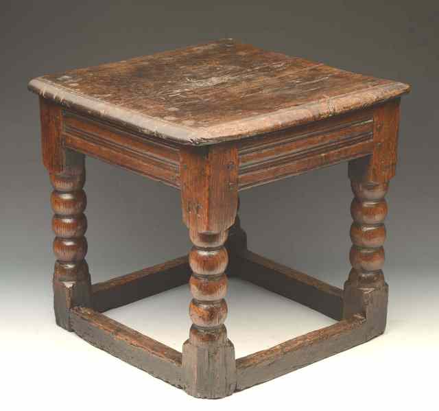 Appraisal: AN TH CENTURY OAK SQUARE TOPPED LOW STOOL standing on