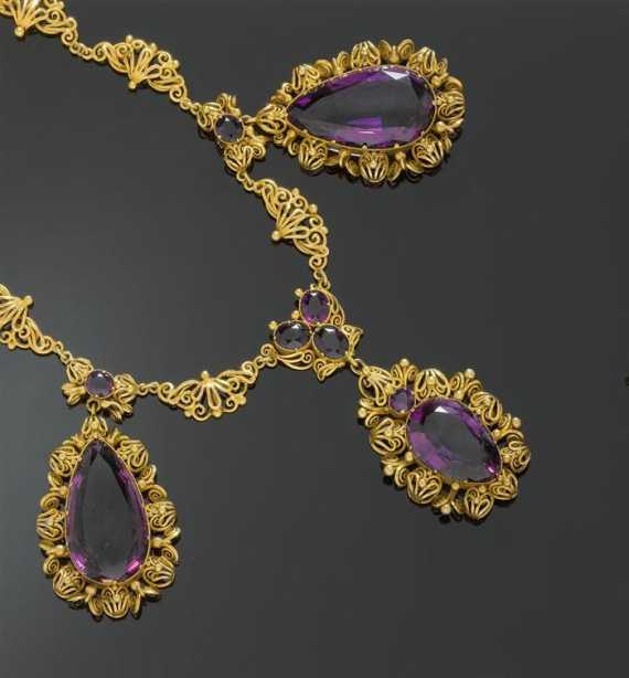 Appraisal: AMETHYST AND GOLD SET probably Georgia ca Yellow gold Very