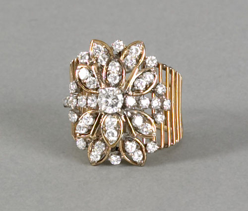 Appraisal: K yellow gold diamond cluster ring with round brilliant cut