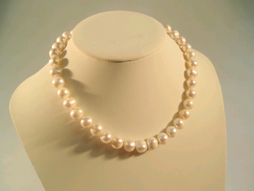 Appraisal: A white large baroque freshwater pearl necklace