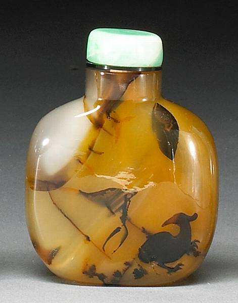 Appraisal: An agate snuff bottle - Of rounded square profile its