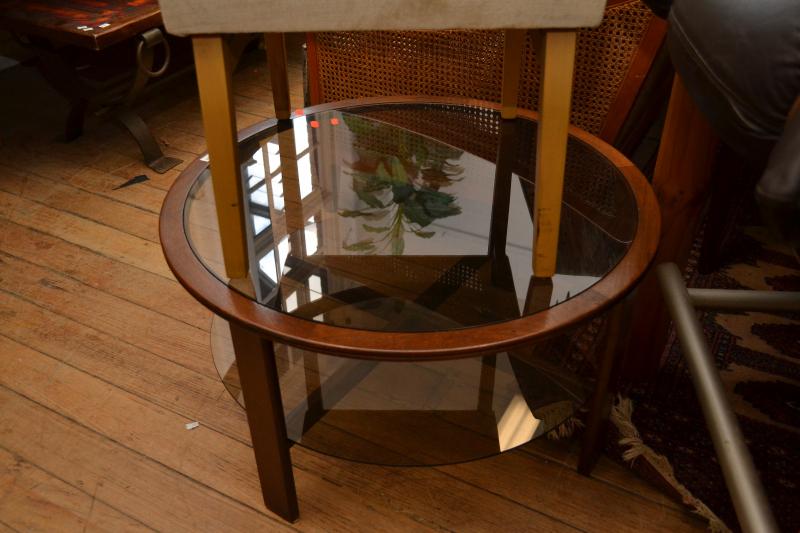 Appraisal: A CIRCULAR GLAZED COFFEE TABLE A CIRCULAR GLAZED COFFEE TABLE