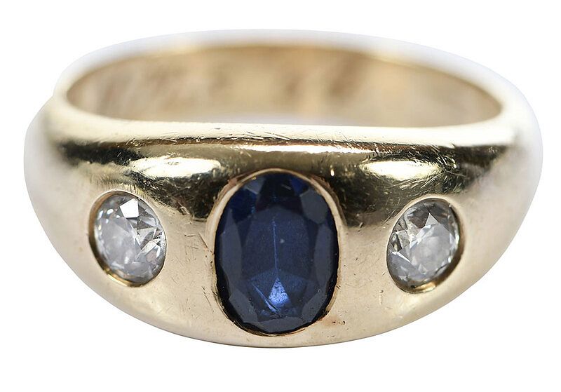 Appraisal: kt Gemstone Ring one oval faceted synthetic blue sapphire two