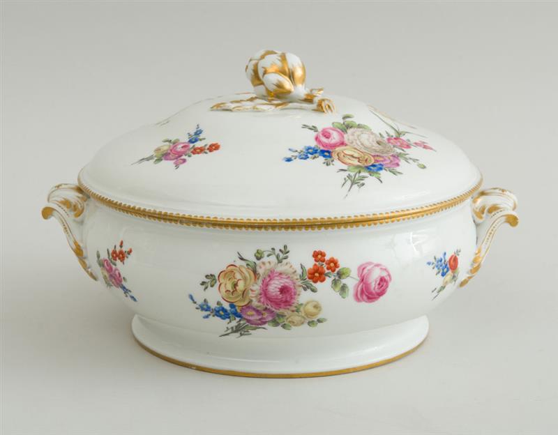 Appraisal: CONTINENTAL PORCELAIN TWO-HANDLED TUREEN AND COVER With overglaze iron red