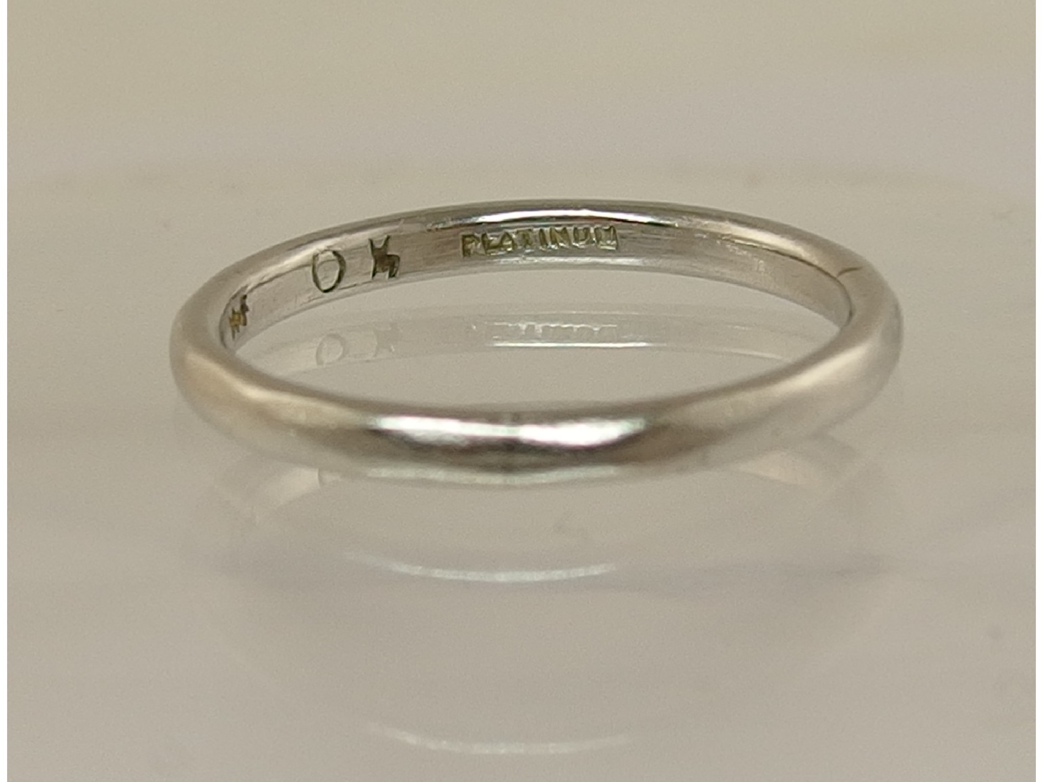 Appraisal: A platinum wedding band