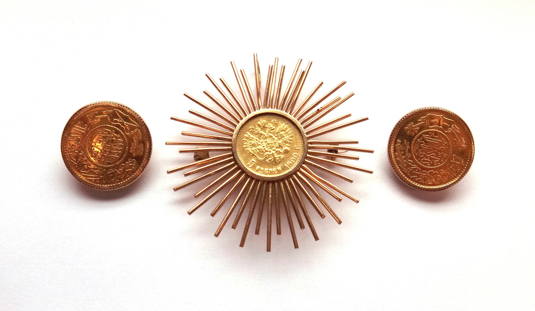 Appraisal: A gold brooch mounted with a Russian five roubles coin