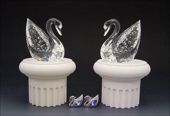 Appraisal: SWAROVSKI CRYSTAL ''THE CENTENARY SWAN'' special commemorative edition individual stones