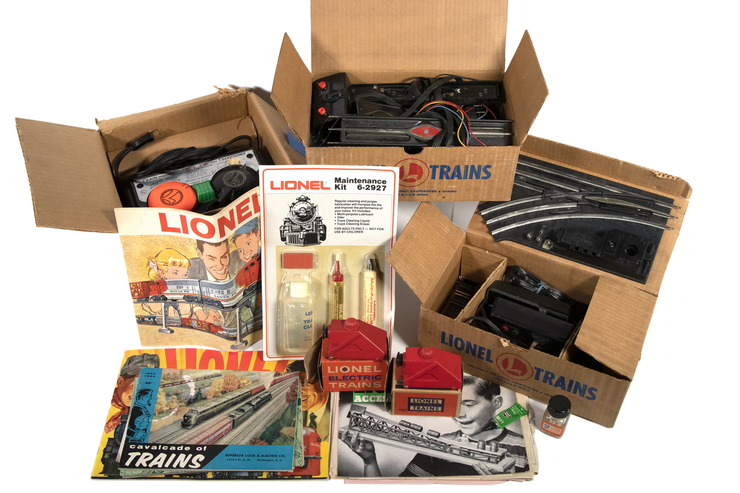 Appraisal: LIONEL MODEL TRAIN ACCESSORIES Group of Lionel Accessories incl Trainmaster