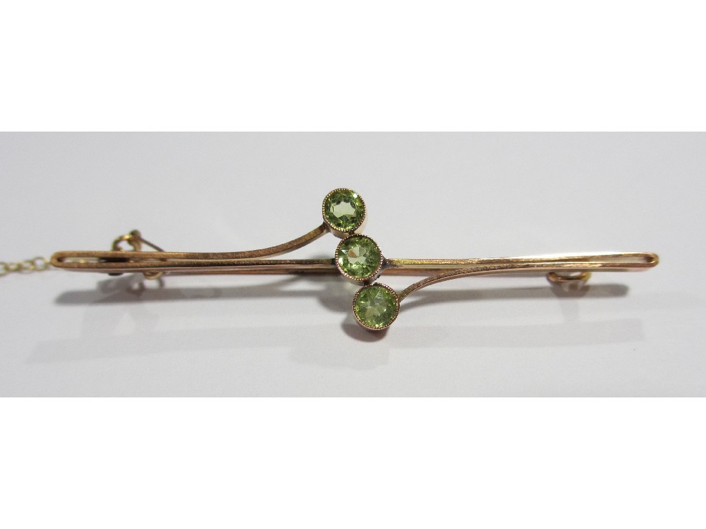 Appraisal: WITHDRAWN An Edwardian ct rose gold peridot set bar brooch