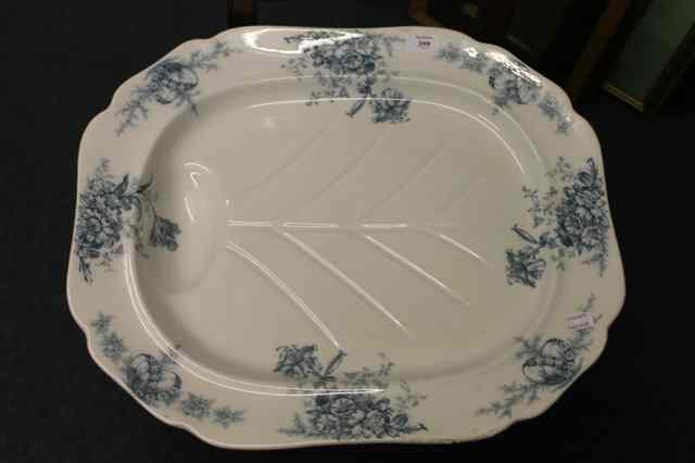 Appraisal: A LARGE VICTORIAN TRANSFER PRINTED TURKEY PLATTER Cosmopolice pattern