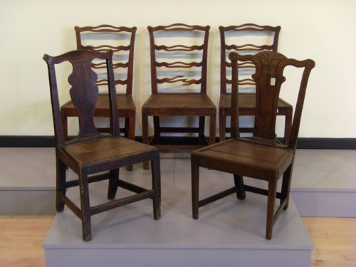 Appraisal: Five English plank seat chairs th th c