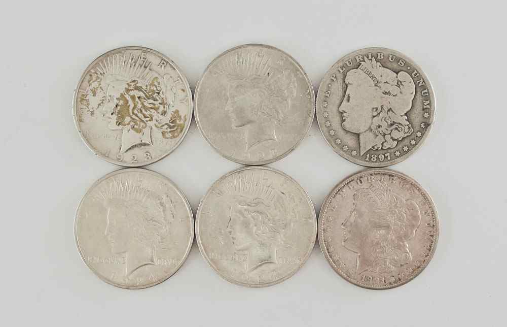 Appraisal: MORGAN AND PEACE SILVER DOLLARS To include Morgan dollars -O