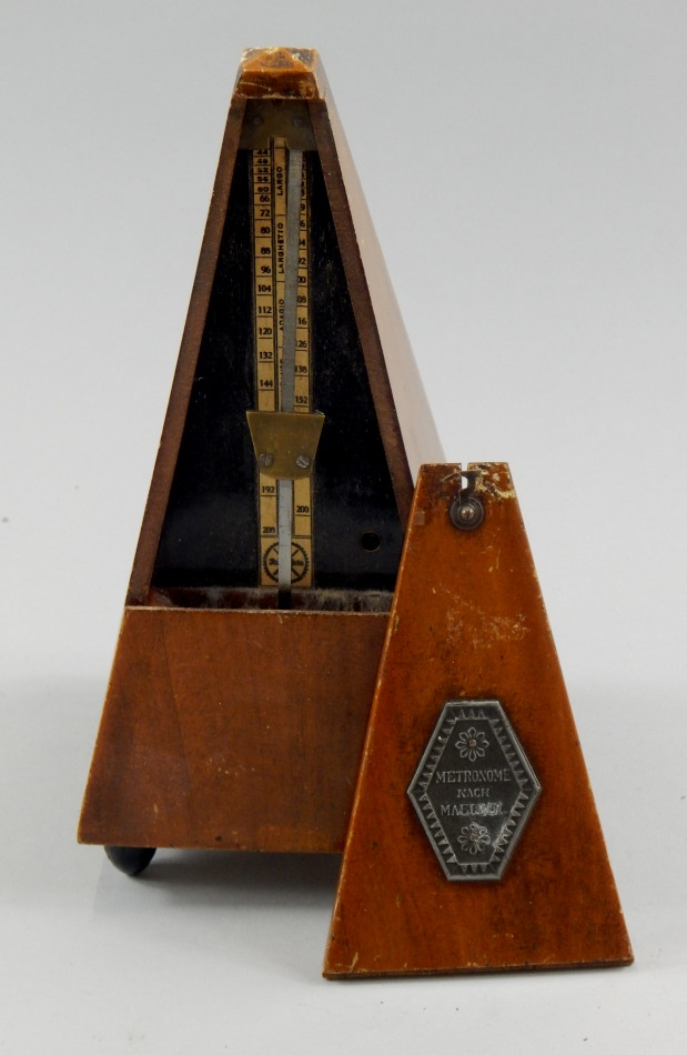 Appraisal: An early thC metronome in a walnut case bearing the