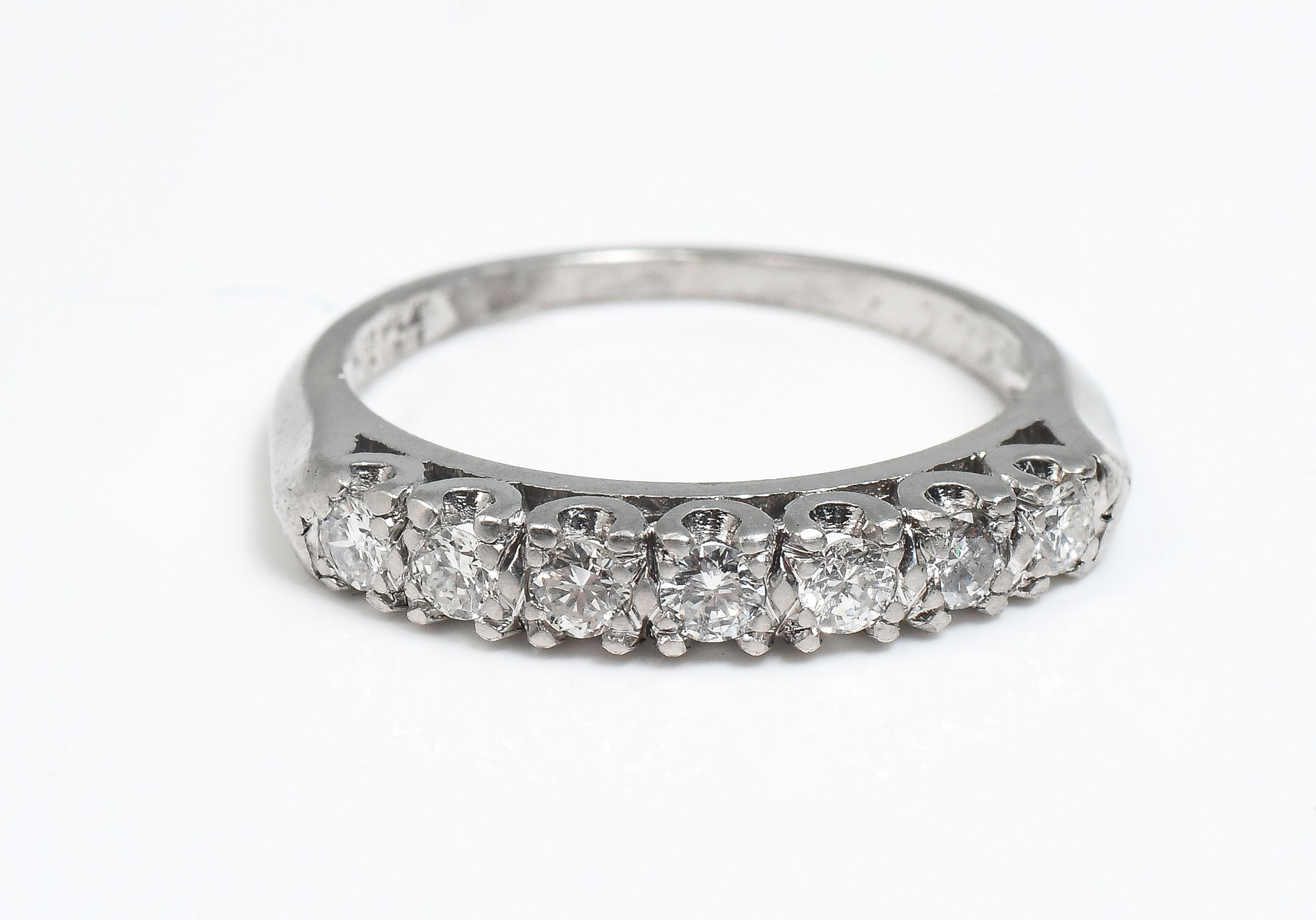 Appraisal: PLATINUM RETRO DECO STONE DIAMOND RING This timeless and elegant